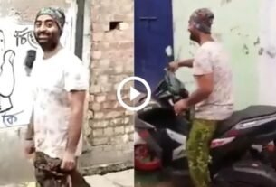 Arijit Singh went on a scooter with slippers on his feet and a bag in his hand