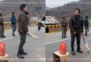 Sachin Tendulkar was seen playing street cricket among the Kashmiri plaintiffs! The video went viral